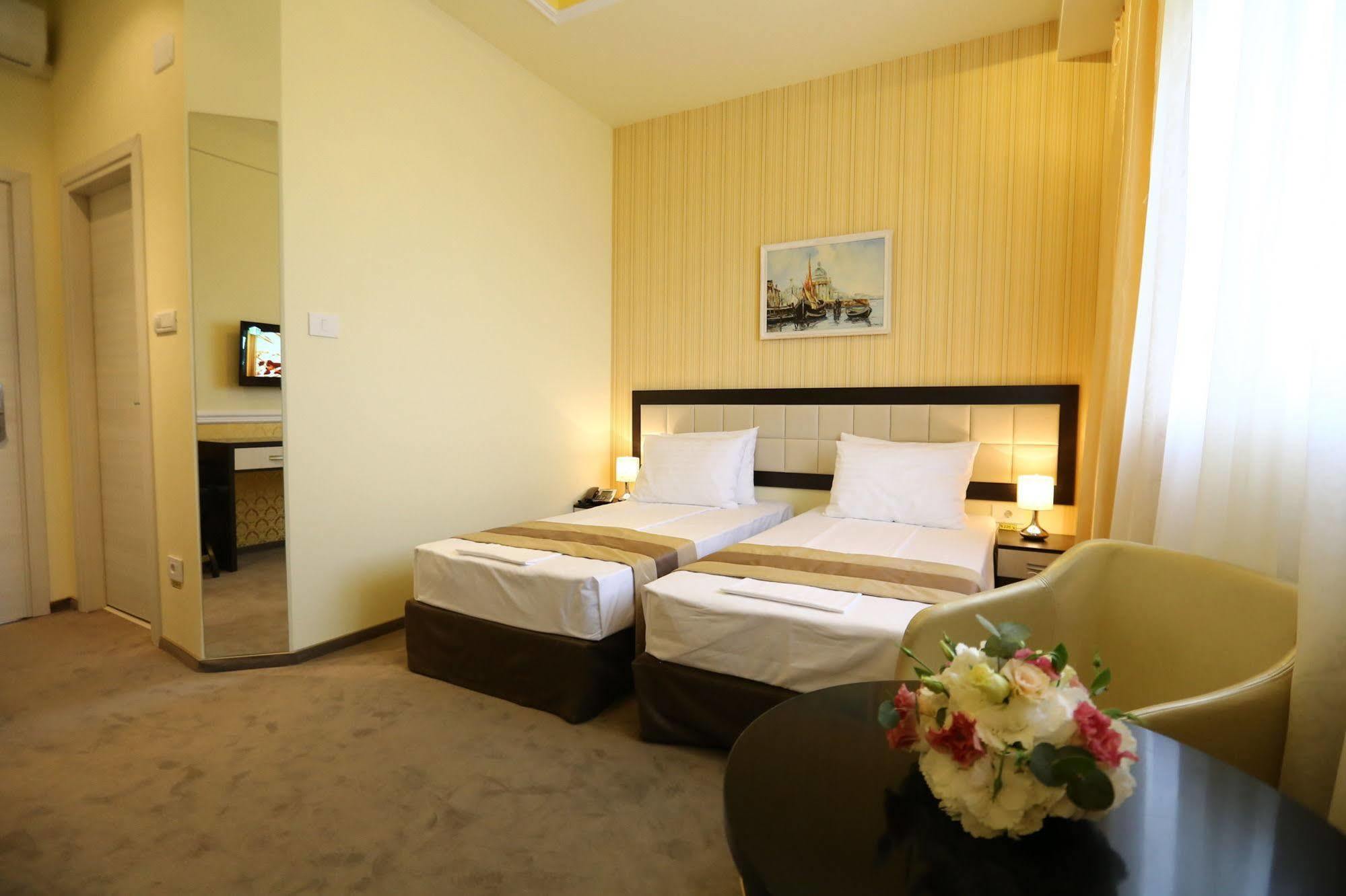 Best Western Plus Briston Отопени Экстерьер фото